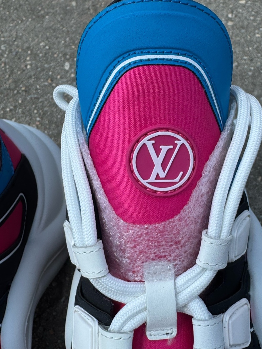 Louis Vuitton Arch Light Sneakers size 38 - Picture 14 of 15
